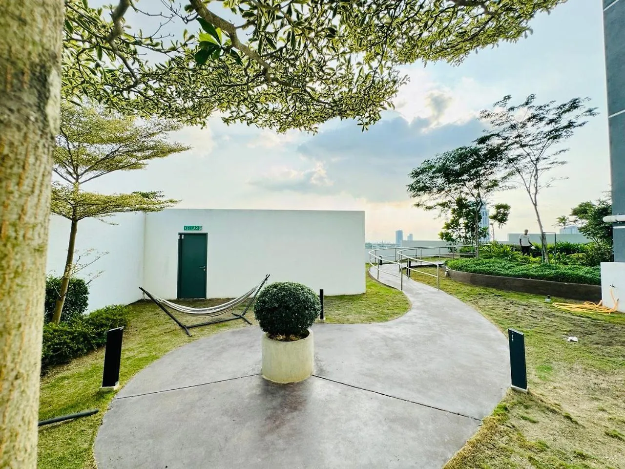 Luxury Family Fun Suites - Infinity Pool, Ps5, Private-Cinema With Balcony M1 Bukit Mertajam Apartment