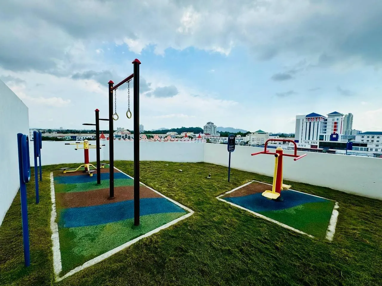 Luxury Family Fun Suites - Infinity Pool, Ps5, Private-Cinema With Balcony M1 Bukit Mertajam Apartment
