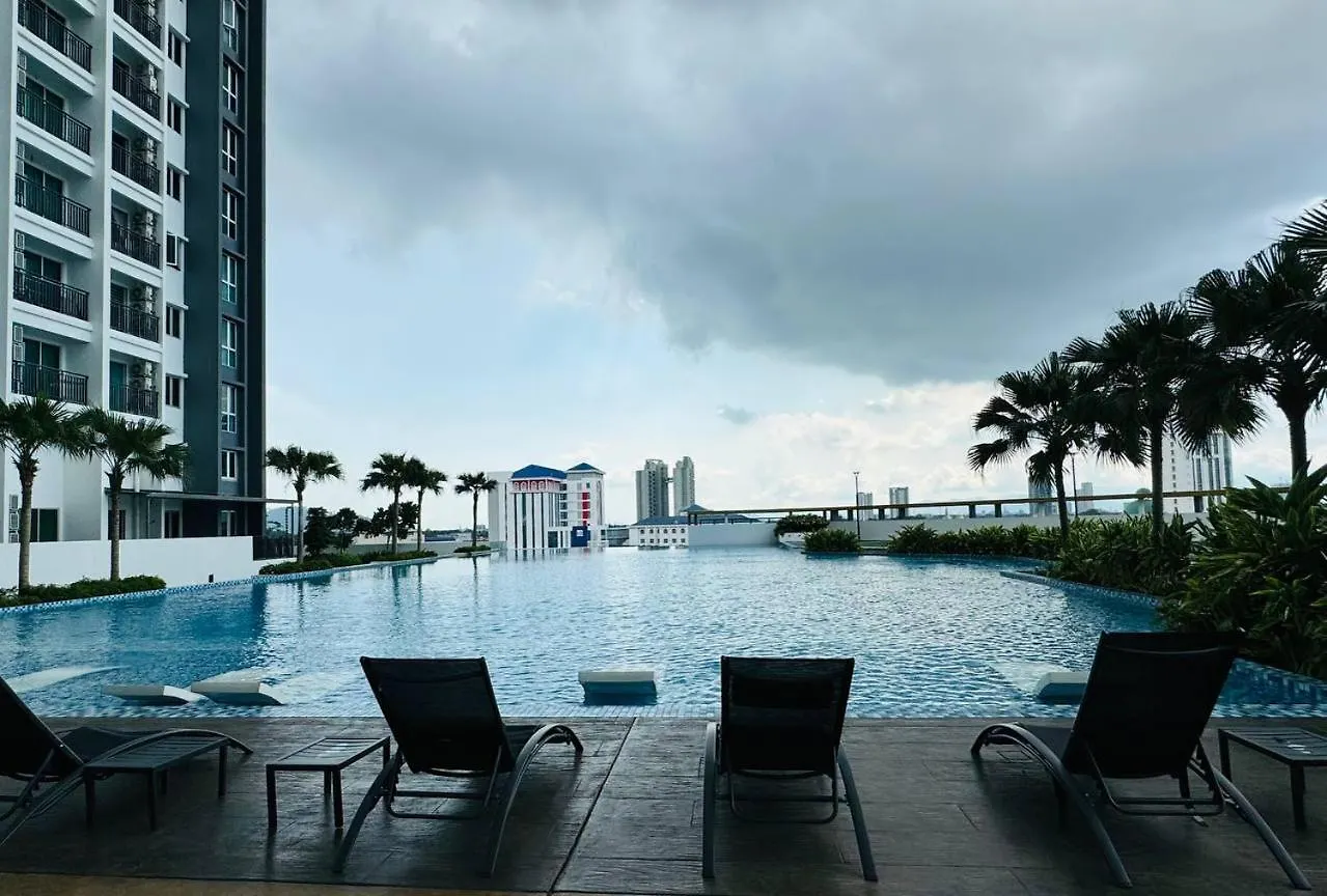 Luxury Family Fun Suites - Infinity Pool, Ps5, Private-Cinema With Balcony M1 Bukit Mertajam Apartment
