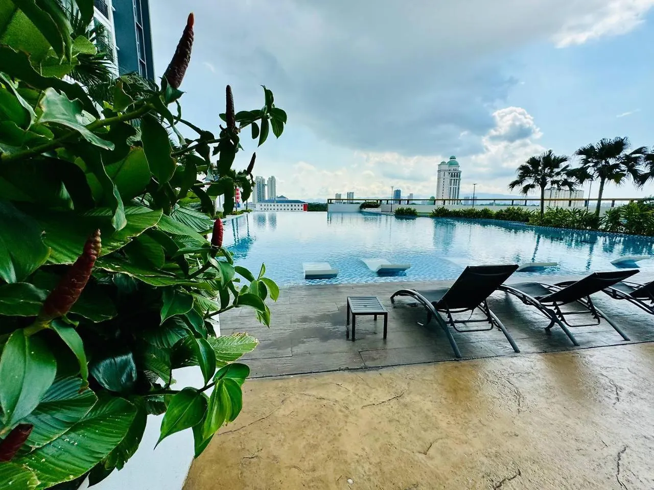 Luxury Family Fun Suites - Infinity Pool, Ps5, Private-Cinema With Balcony M1 Bukit Mertajam Apartment