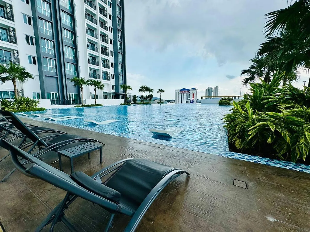 Luxury Family Fun Suites - Infinity Pool, Ps5, Private-Cinema With Balcony M1 Bukit Mertajam Malaysia